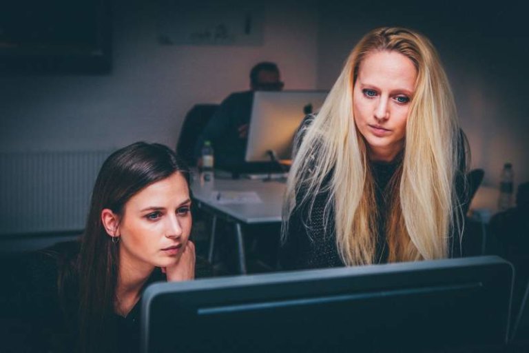 women-teamwork