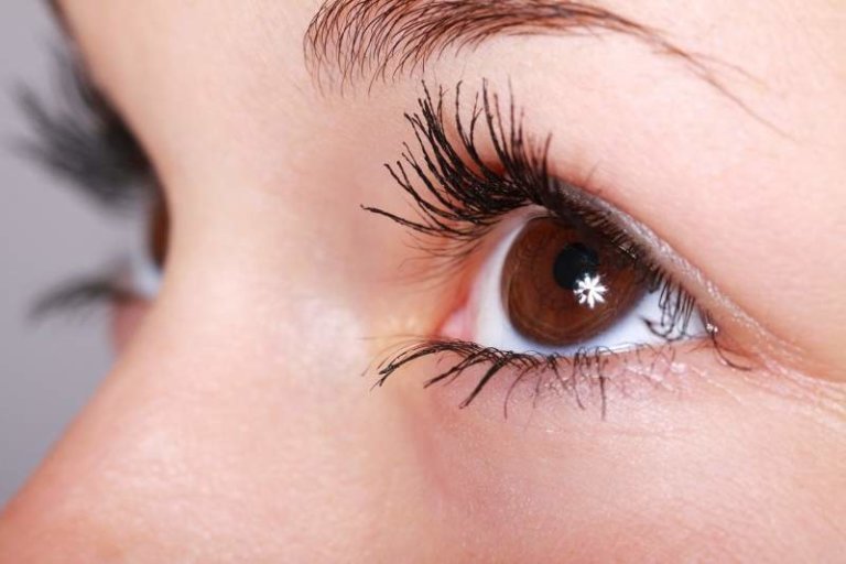 beautiful-close-up-eye-eyebrows