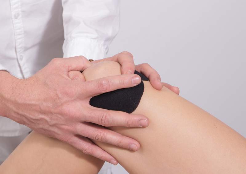 knee-taping-massage-human