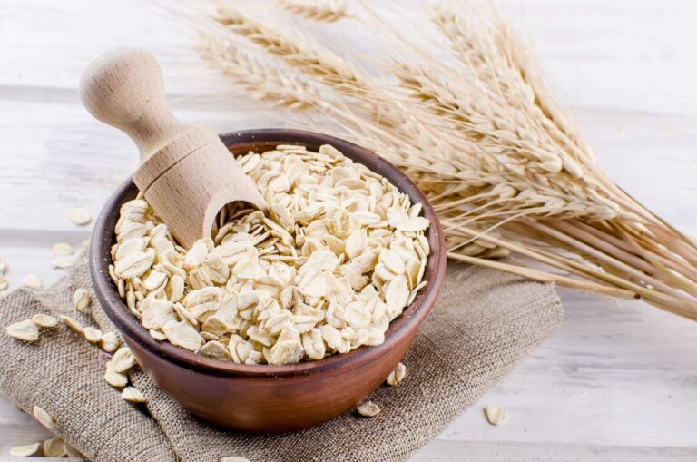 Oat flakes in ceramic bowl
