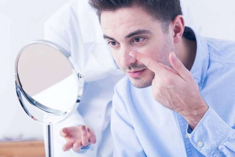 Men-checking-lens-mirror