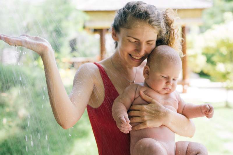 mother-baby-water-play