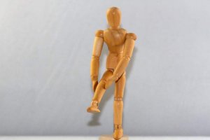 figure-man-knee-knee-pain-sports