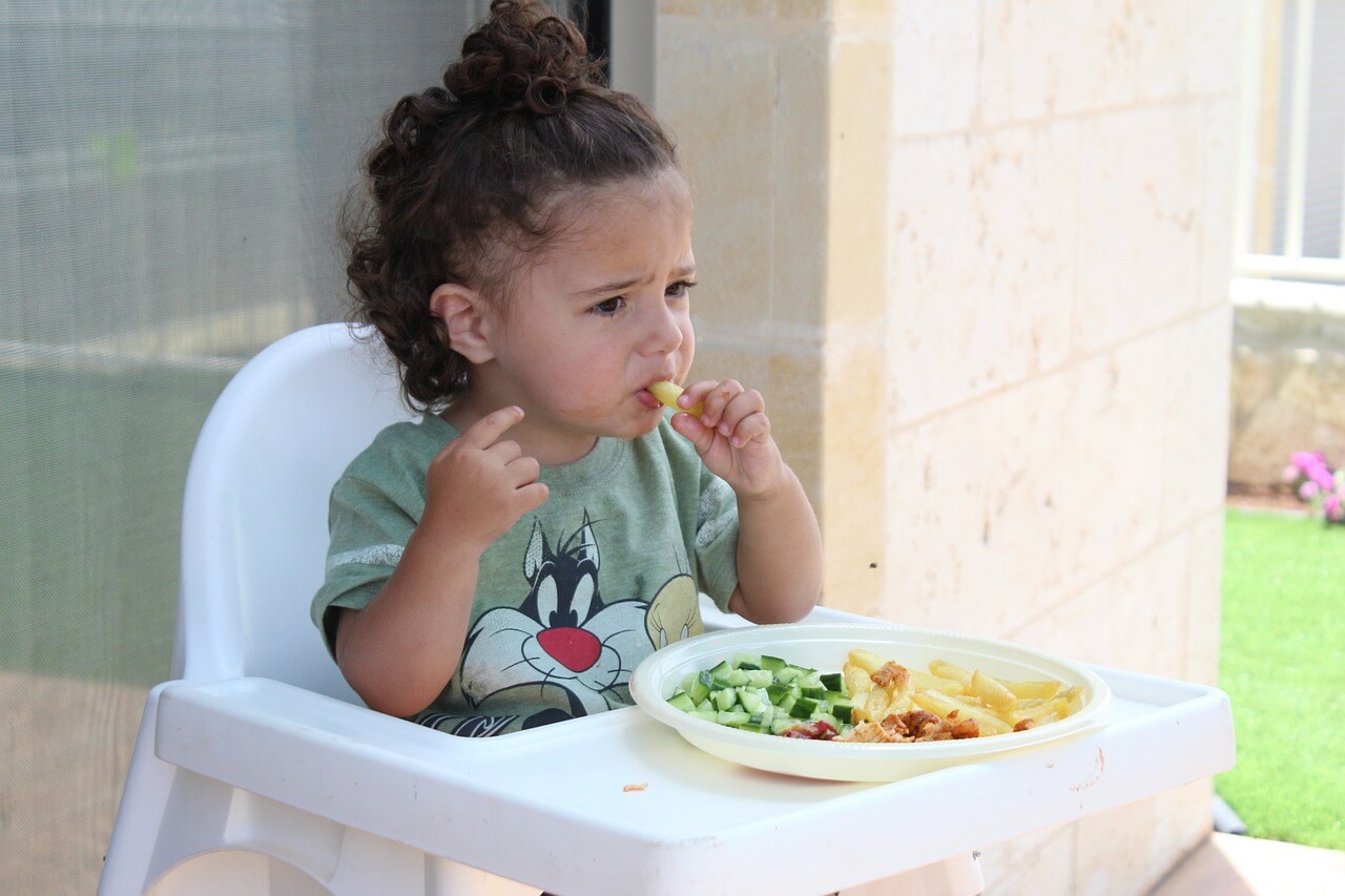 child-food-eating